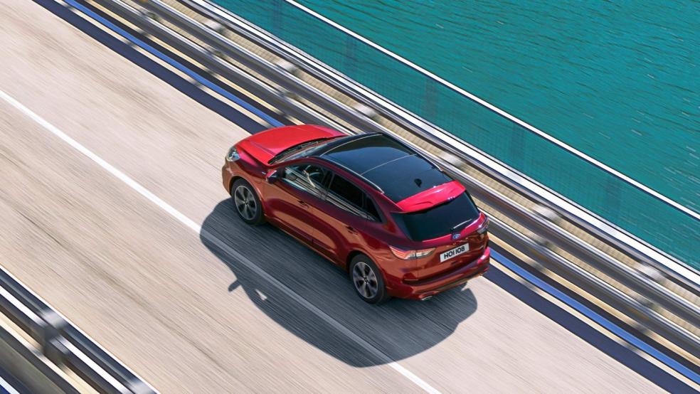 Ford Kuga restyling 2024 Vista tetto panoramico rossa